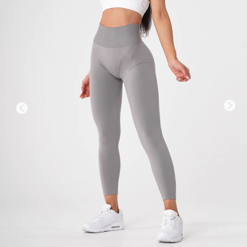 NVGTN Light Grey Solid Seamless Leggings Medium (M)